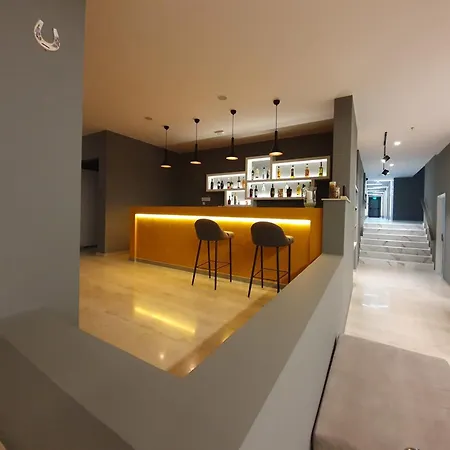 Iris Otel