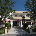 Iris Hotel 3*