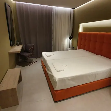 Iris Hotel 3*