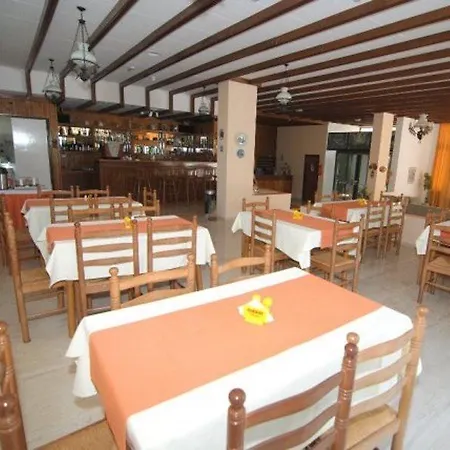Iris Hotel 3*