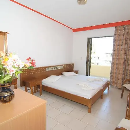 Iris Hotel 3*
